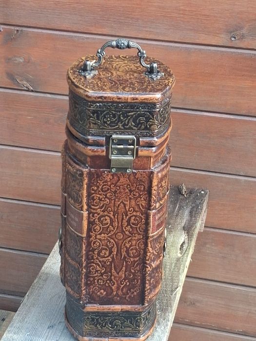 dekoracyjne pudło wzorowane