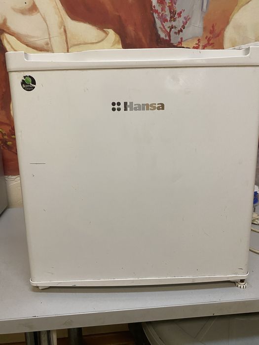 Продам мини холодильник Hansa