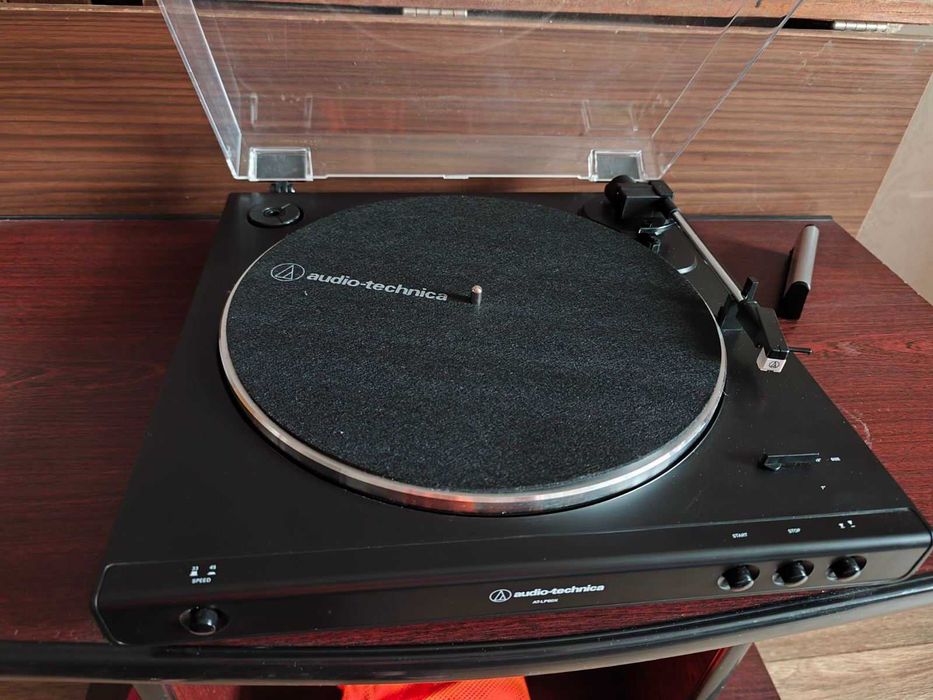 Програвач вінілових платівок Audio-Technica AT-LP60X Black