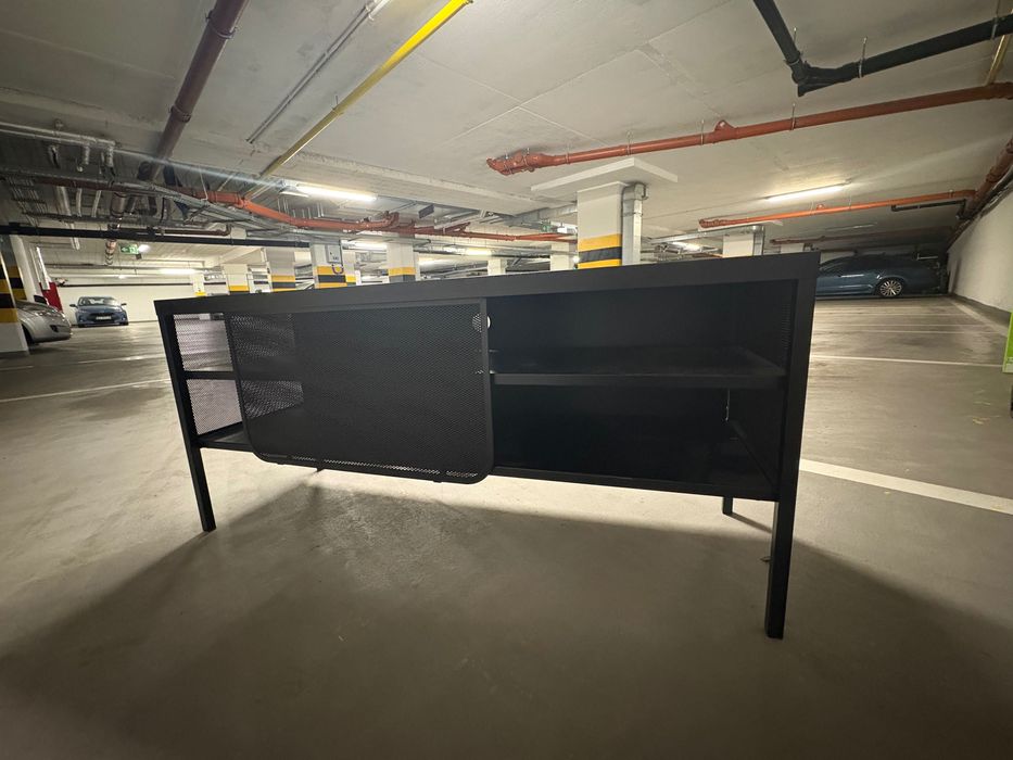 Czarna metalowa szafka RTV Komoda