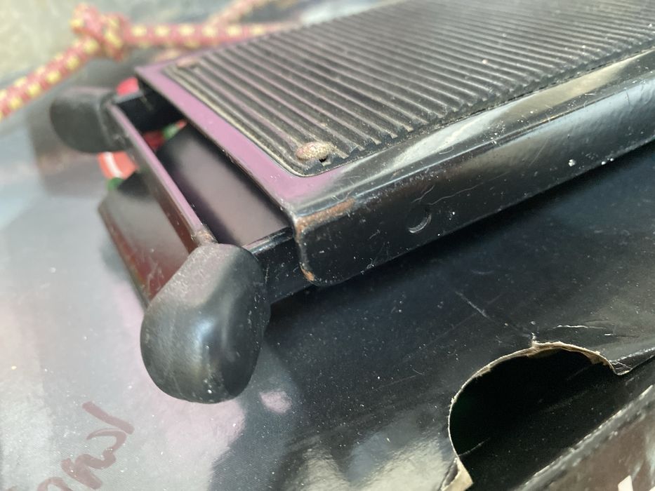 Pé de apoio para guitarrista