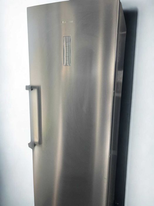 Frigorífico vertical Hisense No Frost — 1 porta, novo nunca usado