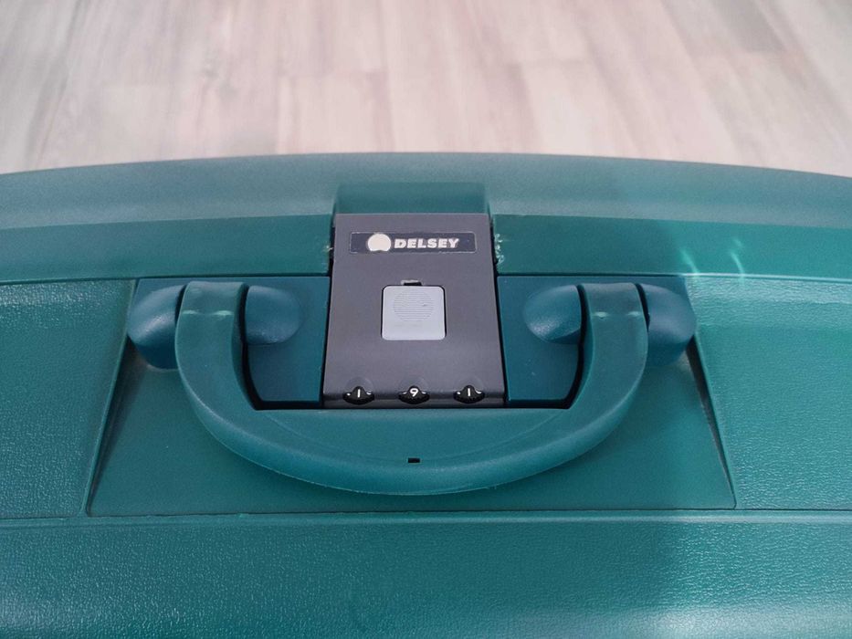 Mala / Trolley de viagem da (marca delsey)