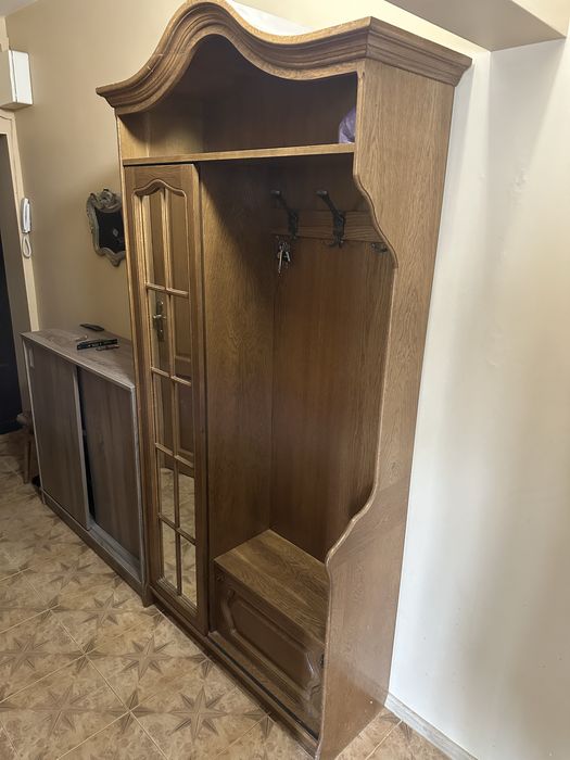 Шкаф в коридор з натурального дерева