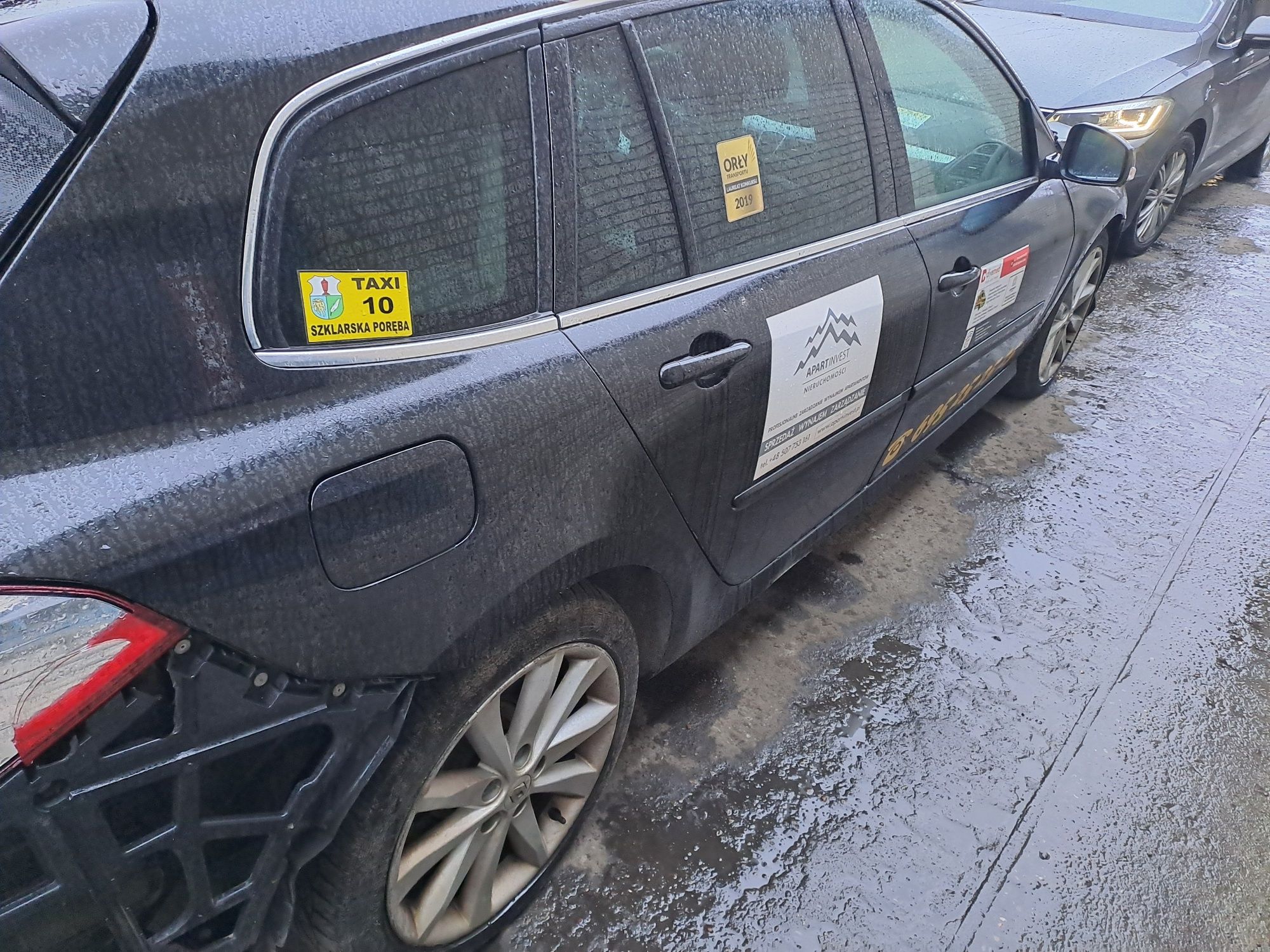 Laguna III NV676 drzwi kombi przód tył lewe prawe w kolor Części