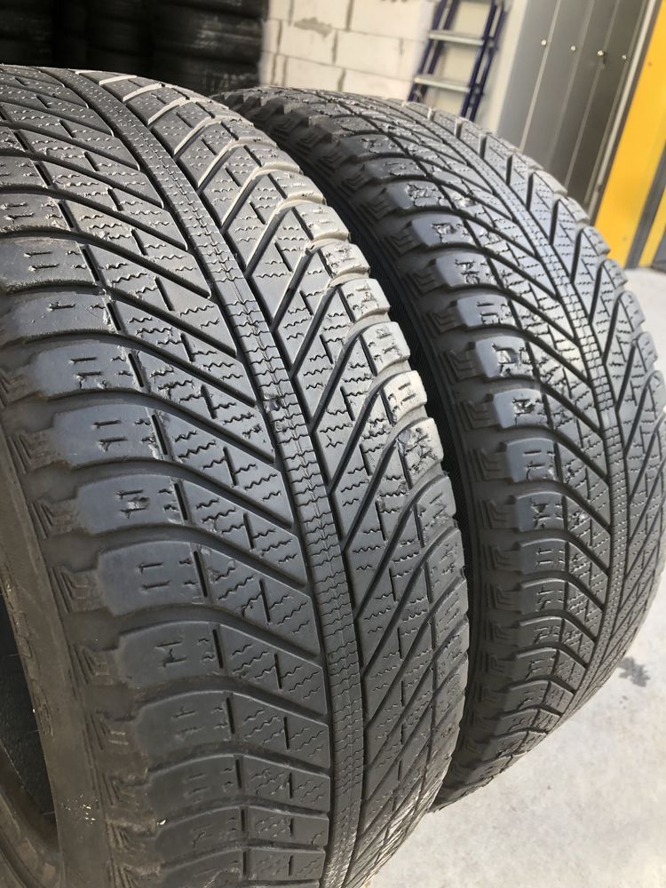 Шини літні R17 235 55 GoodYear Vector Склад Осокорки