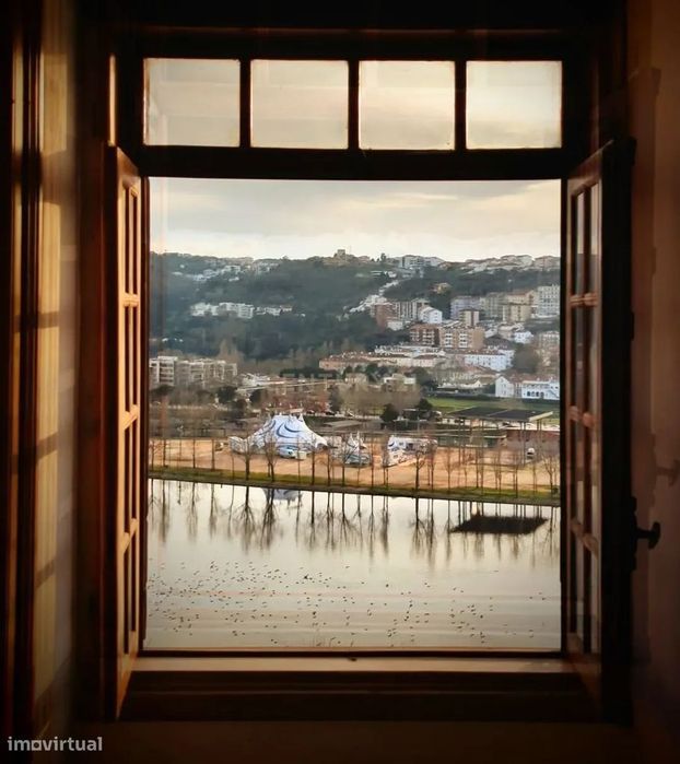 Prédio com vista soberba sobre o rio Mondego