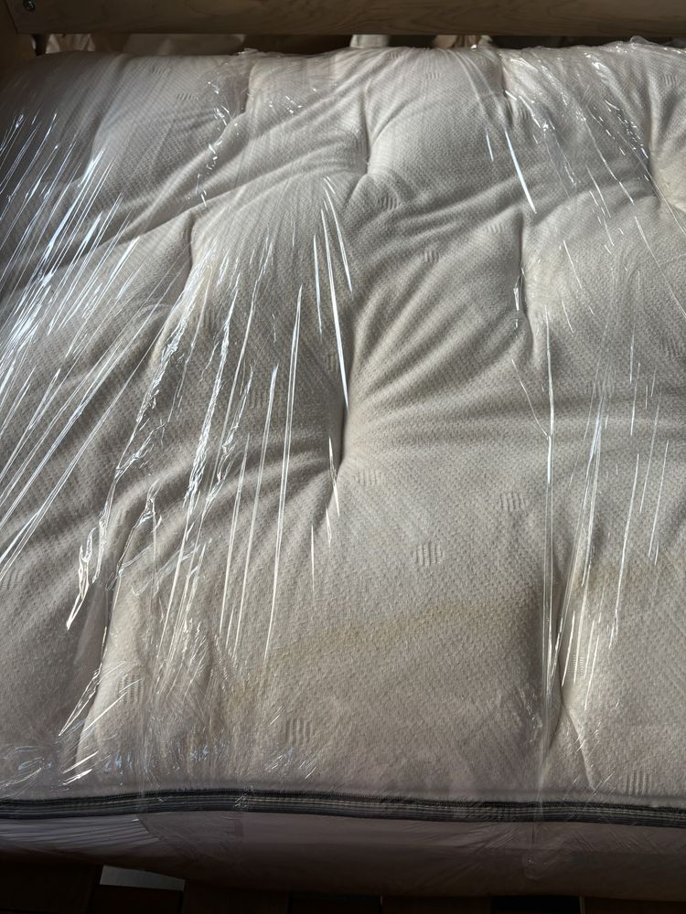 Cama de madeira maciça + estrado