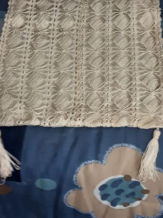 Almofada em croché  com linha de seda comprido