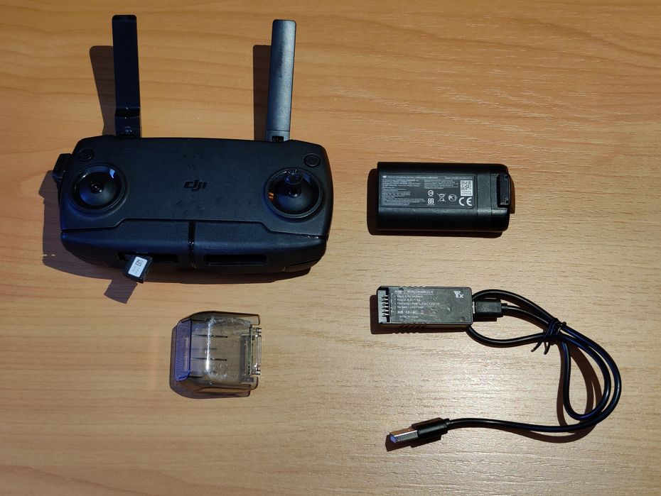 Zestaw DJI Mavic Mini: Bateria, kontroler, osłona obiektywu, ładowarka