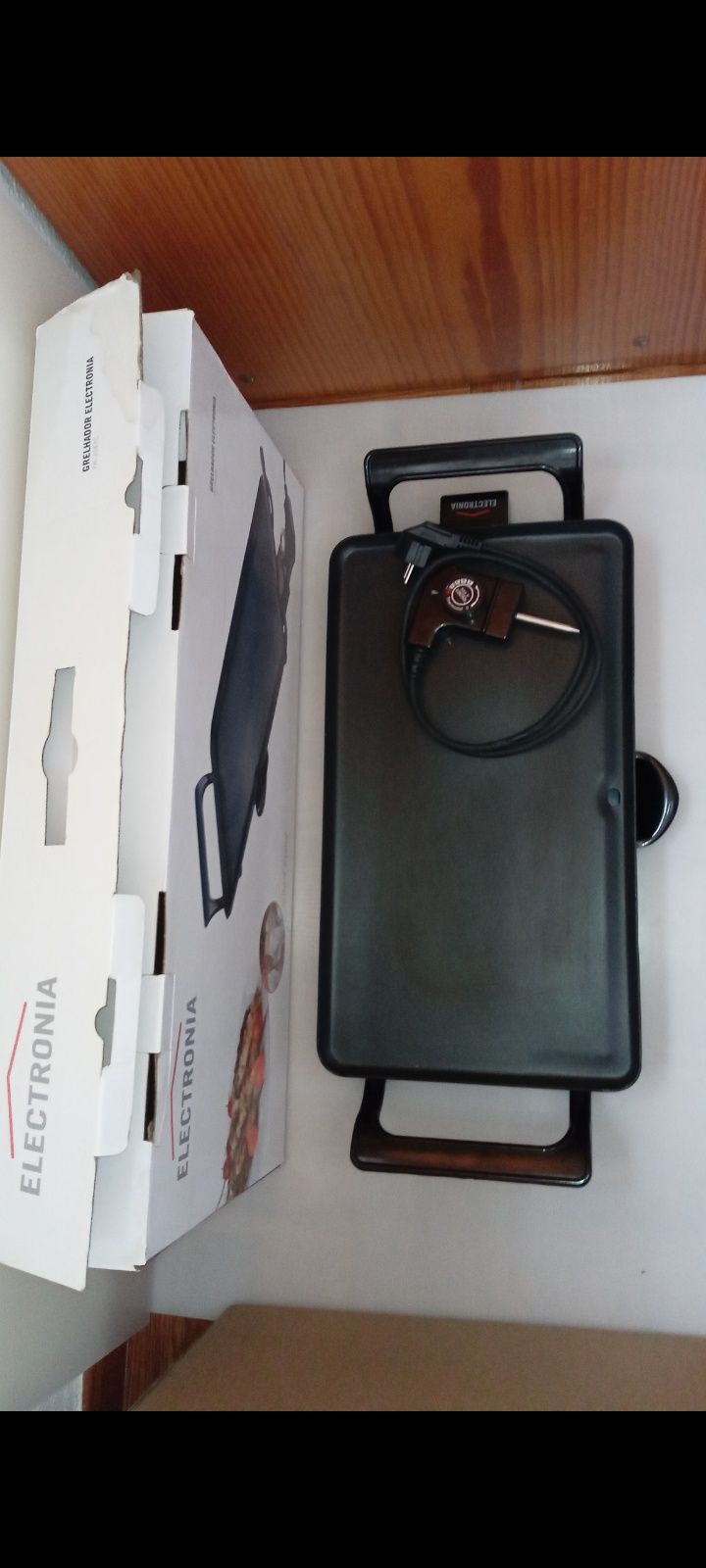 Grelhador em Placa Anti Aderente Electronia