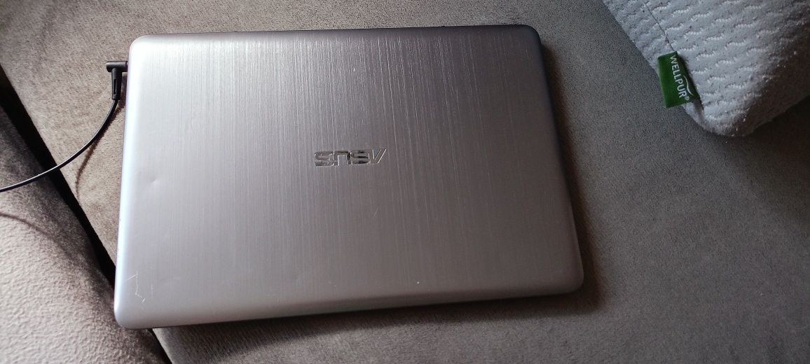 Asus r416s Intel 4core 2,4ghz dysk  128gb emmc szybki do internetu