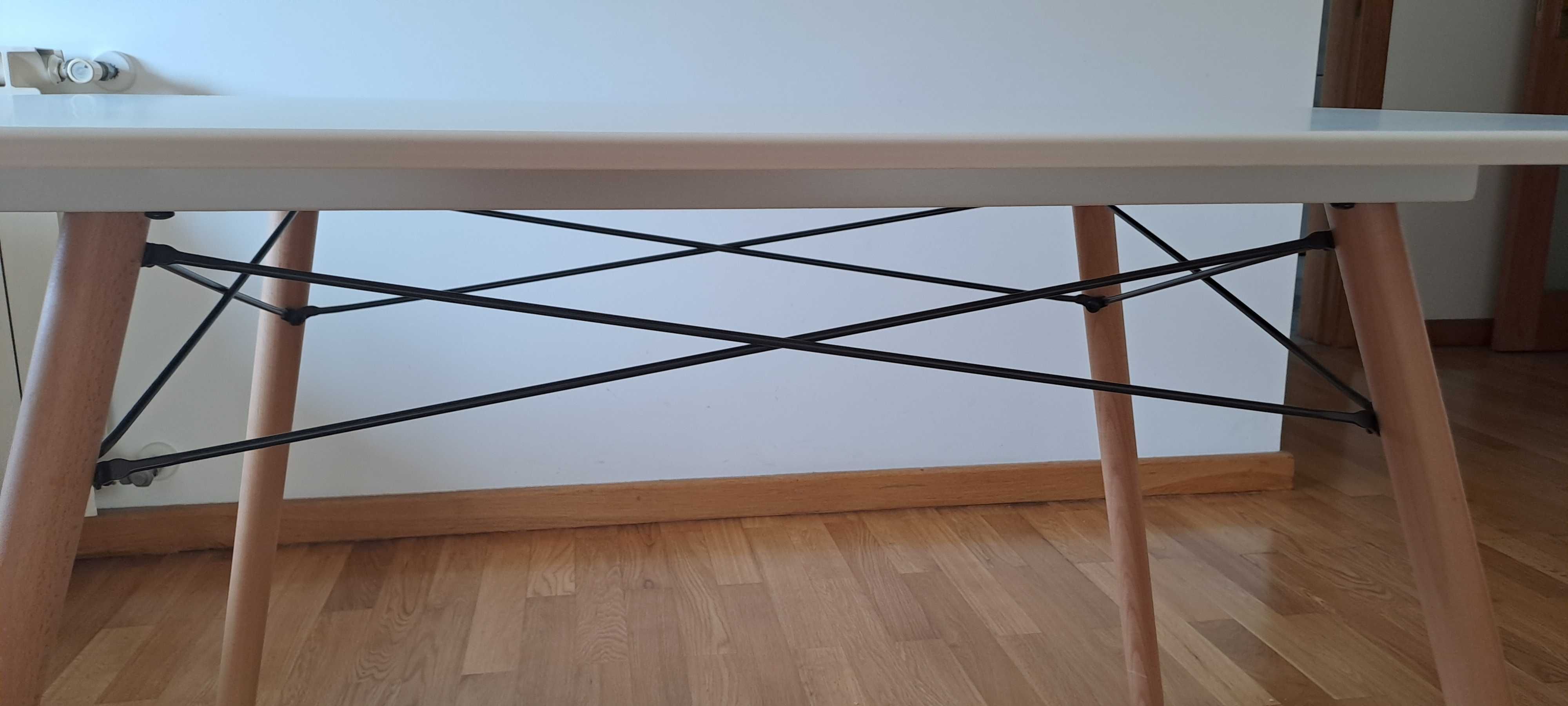 Mesa de cozinha branca praticamente nova
