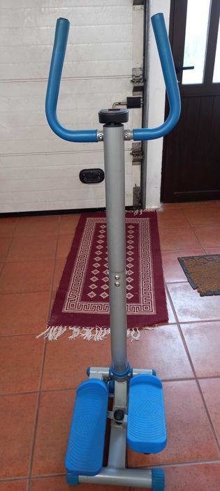 Stepper with high handlebars, arms and digital functions64286189655938122