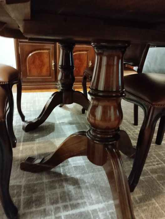 Mesa de sala, capacidade para 8 pessoas a vontade