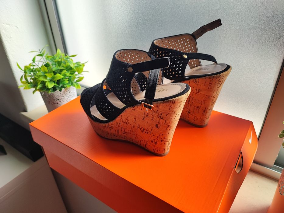 Sandálias sola cortiça compensadas