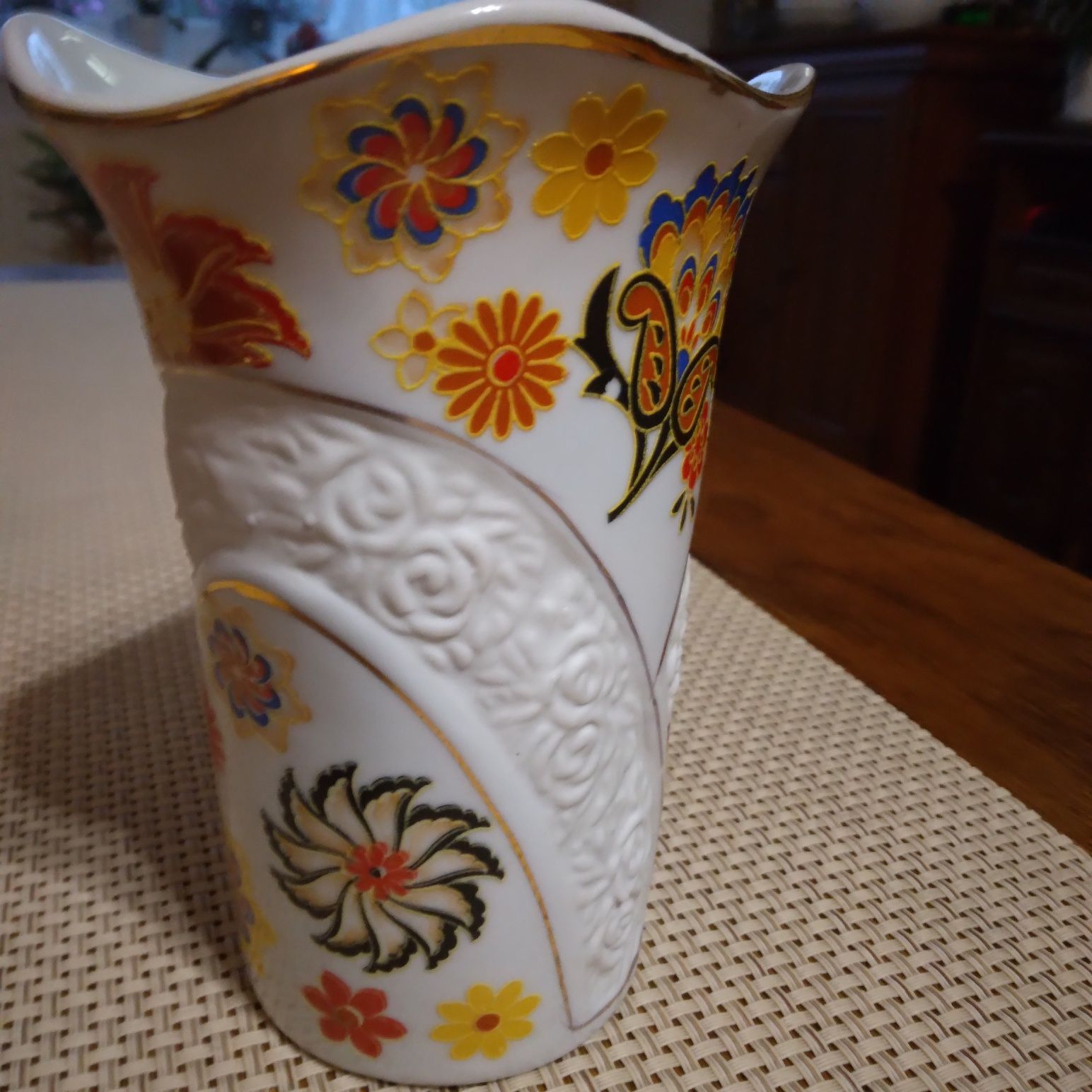 Stary porcelanowy wazonik
