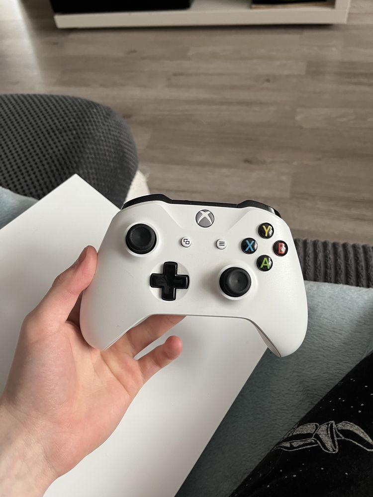 Xbox One X хороший стан 1TB