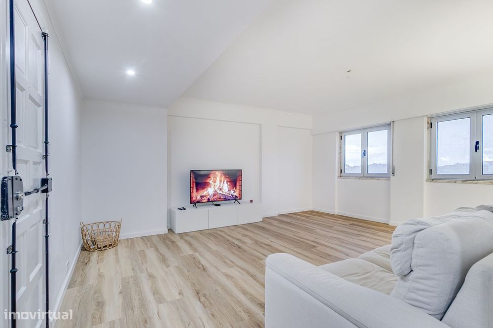 Apartamento T2 | Agualva-Cacém | 83 M² | Varanda Fechada