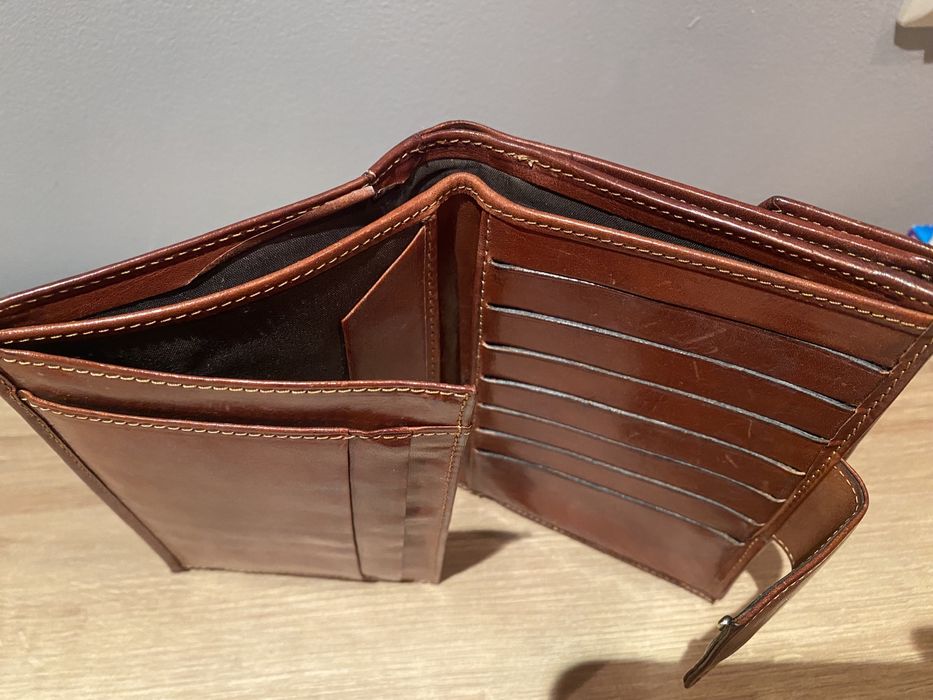 Carteira em pele castanha, para mulher