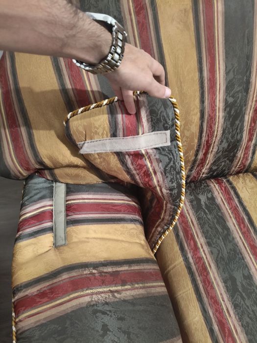 Conjunto de Sofás 2+1+1 – Bom Estado