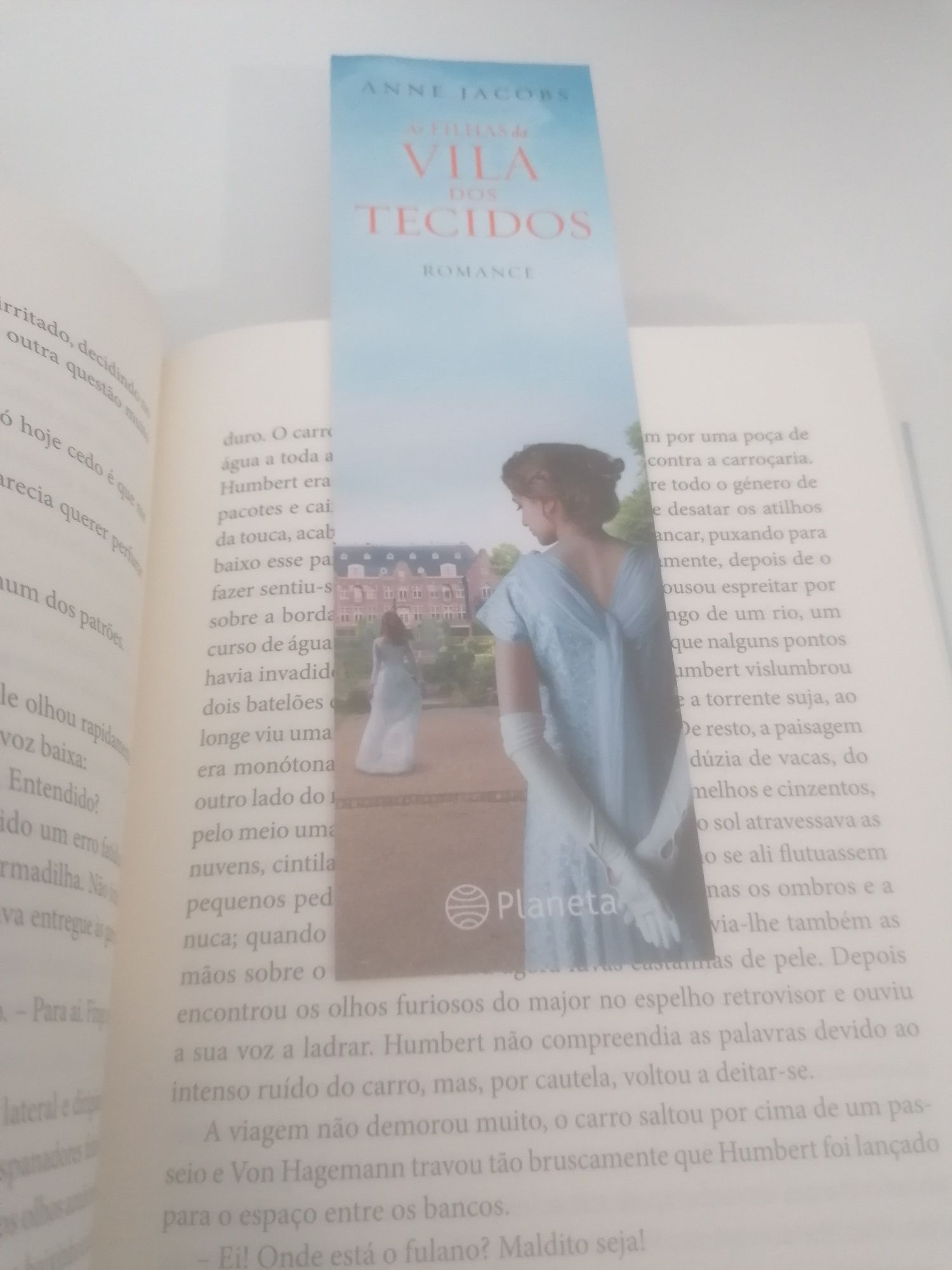 2 livros : A Vila dos Tecidos e As Filhas da Vila do