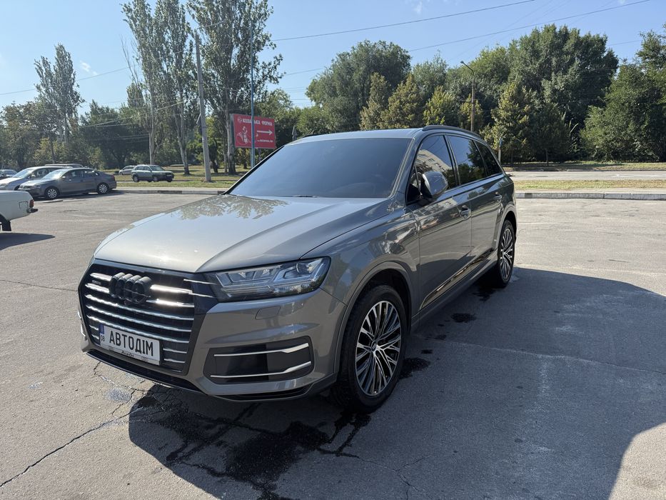 Ауди Q7 3 л бензи в хорошем состояние