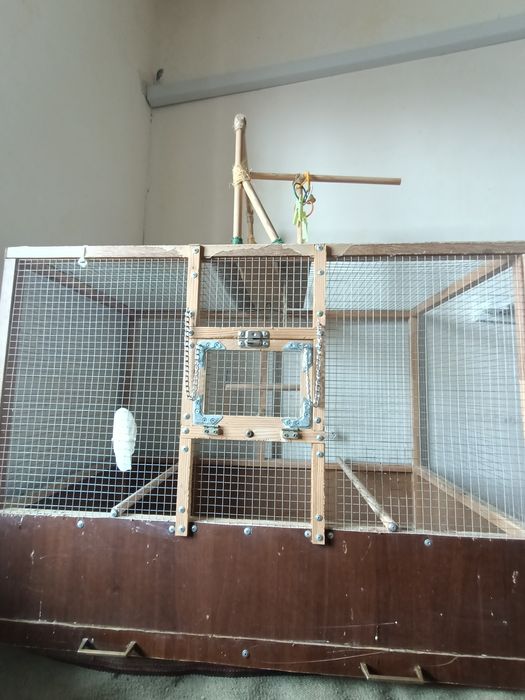 Продам клетку для попугаев