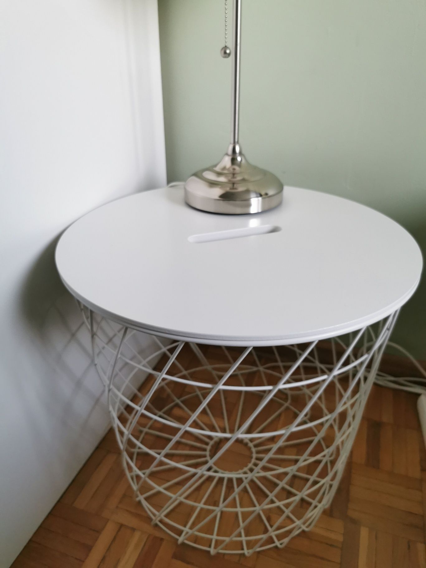 Stoliczek Ikea z funkcją przechowywania
