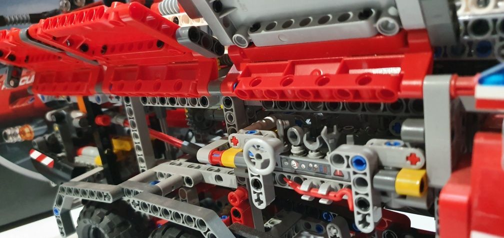 LEGO TECHNIC Airport Rescue Vehicle 42068
