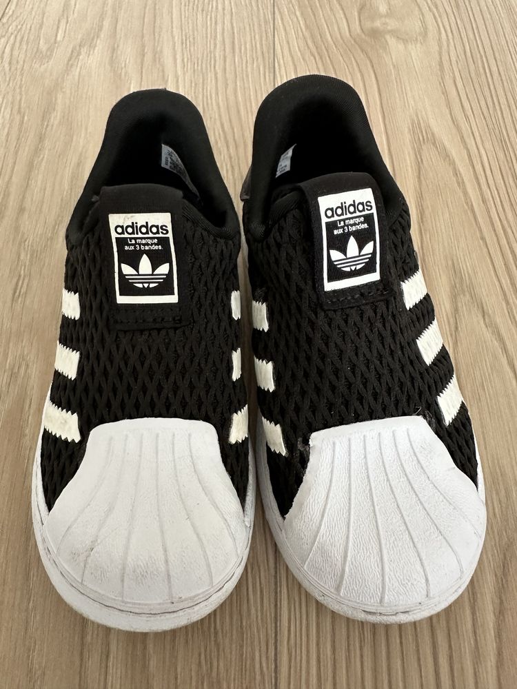 Дитячі кросівки фірми Adidas