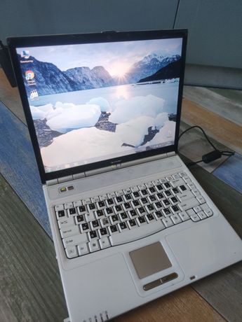 Отличный ноутбук Sharp с функцией 3D просмотра фильмов