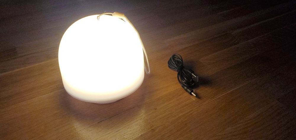 Лампа, нічник на акумуляторі