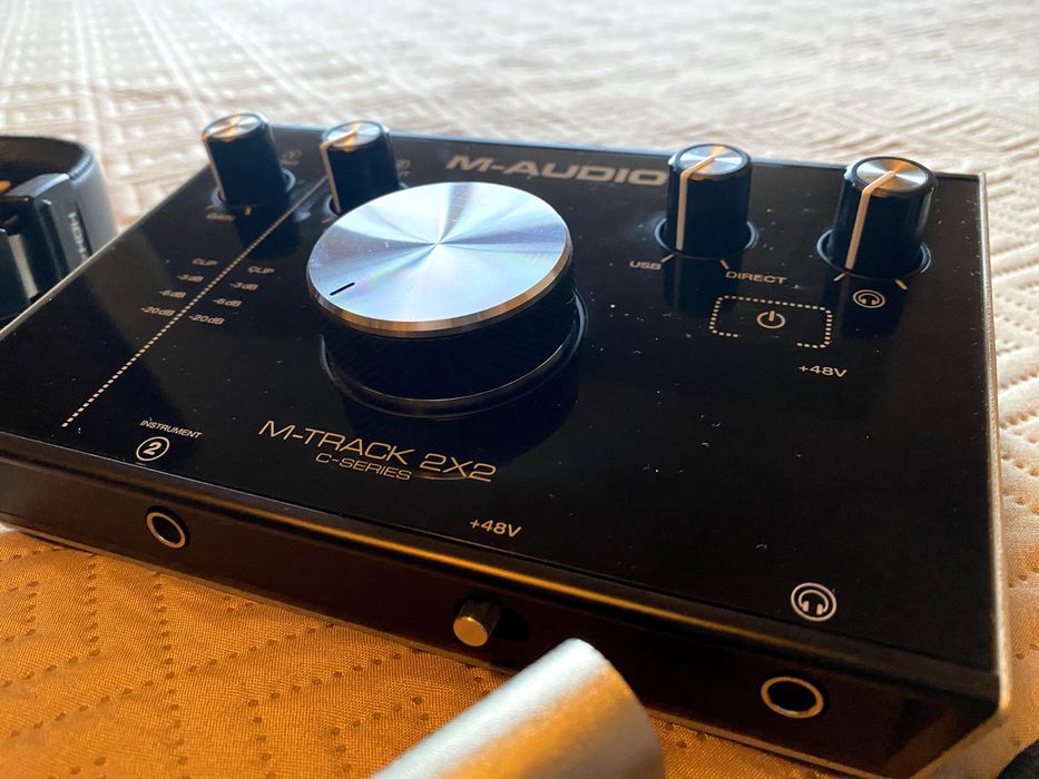 Pack M-Audio M-Track 2x2 (Interface + Micro + Fones)64563969723777121