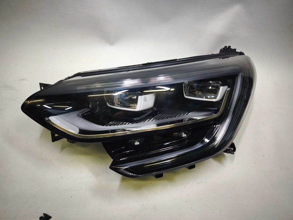 Lampa lewy przód lewa Renault Megane IV 16- oryg VALEO NOWA Full LED