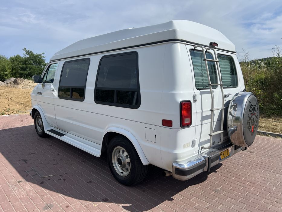 Dodge RAM 350 7 osob salonka kamper youngtimer zabytek zamiana
