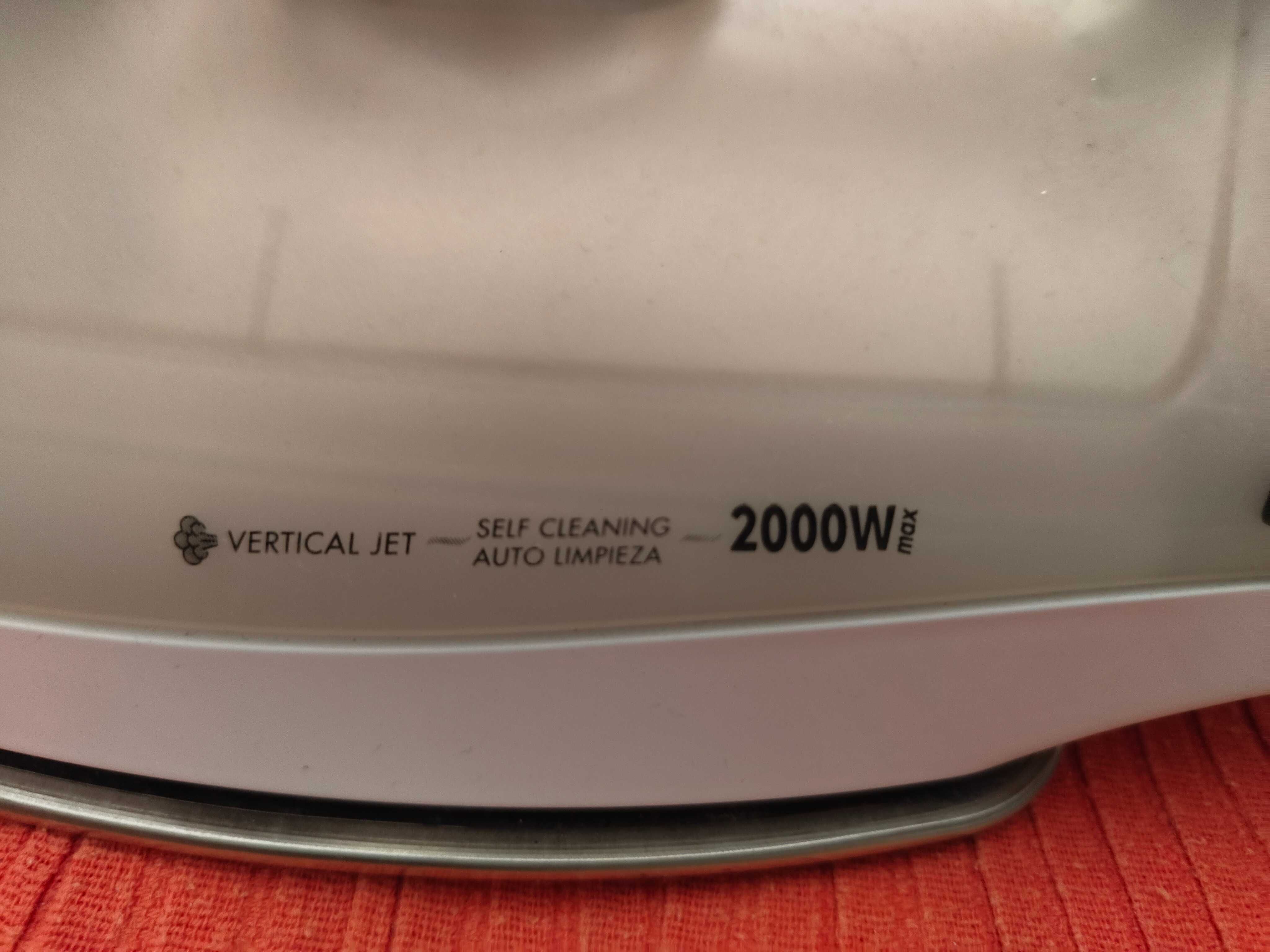 Ferro de Engomar UFESA 2000W