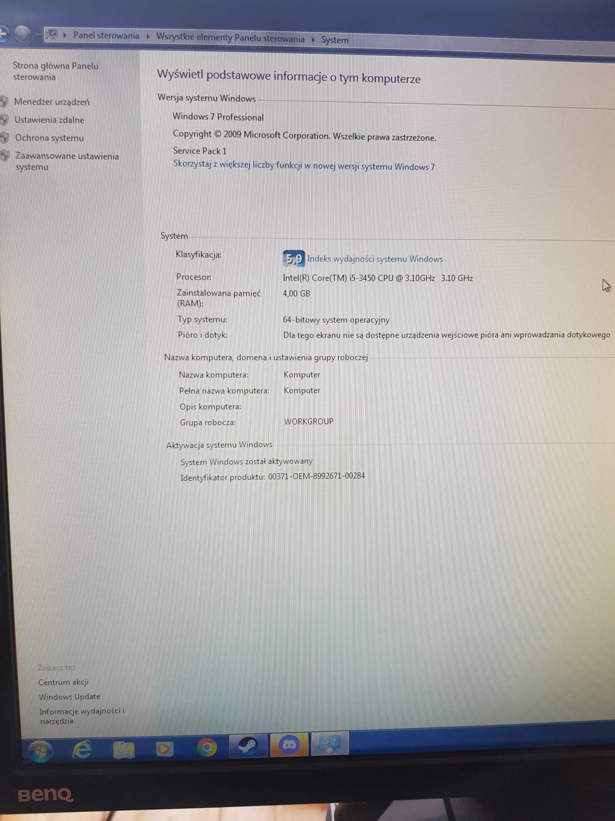 Komputer gamingowy z monitorem