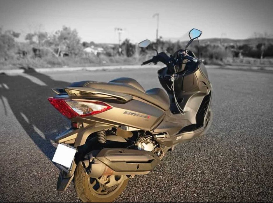 SYm gts 300 injeção como nova + top case