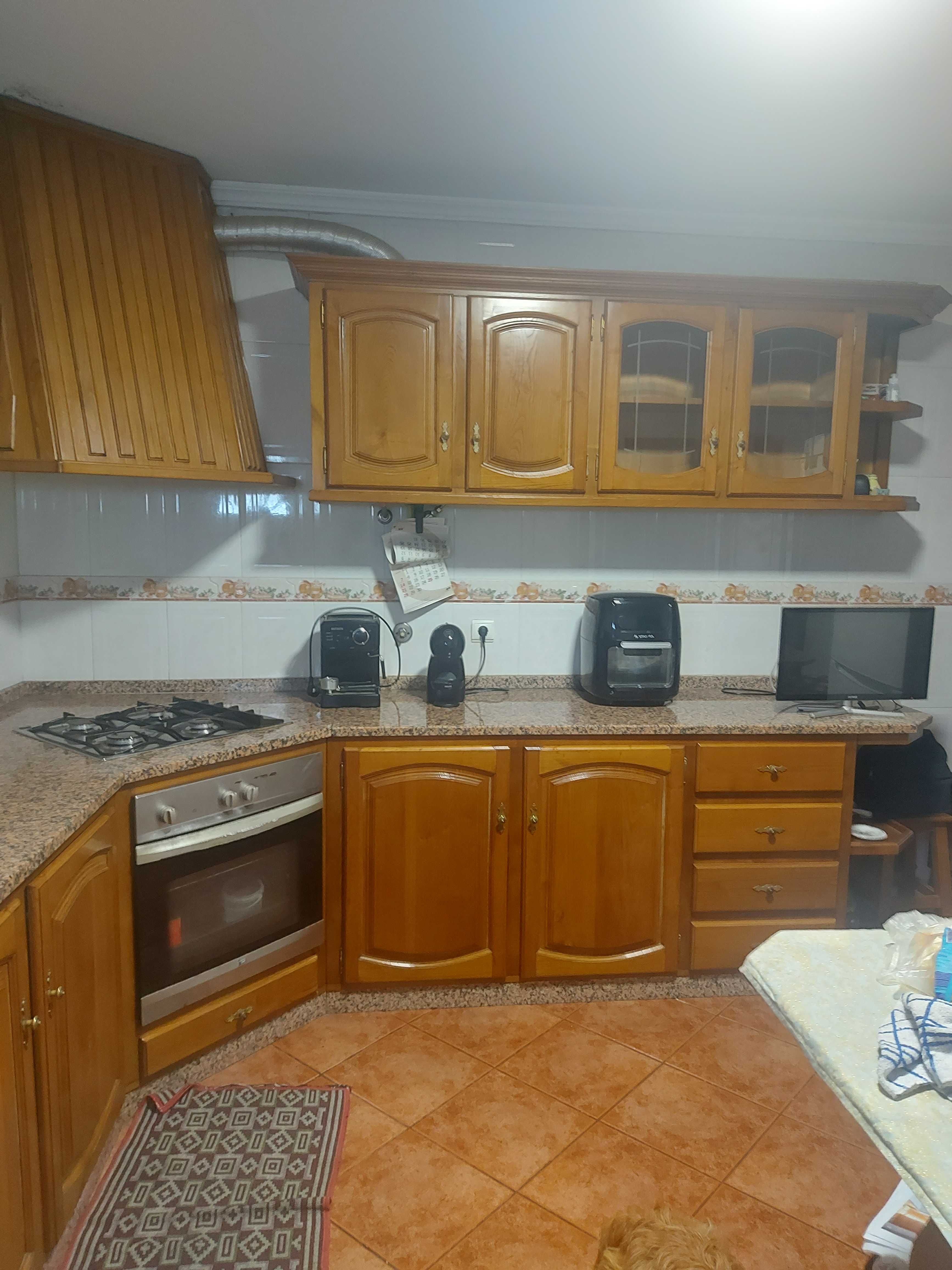 Mobília cozinha (madeira castanho)