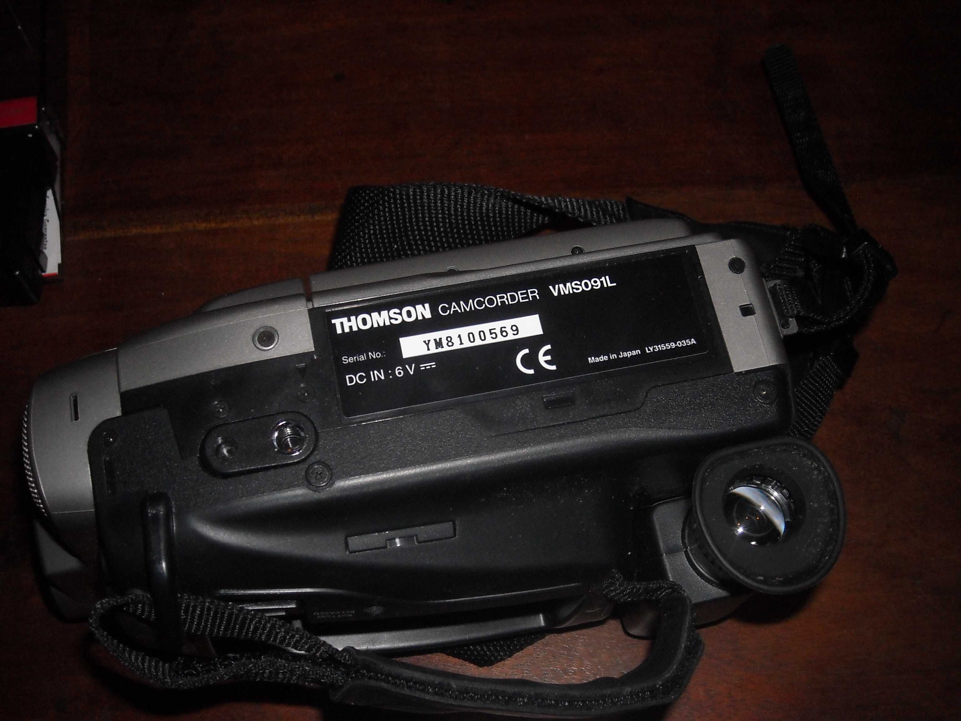 Maquina camara filmar antiga Thomson VHSC a funcionar com acessorios