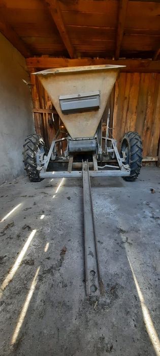 Rozsiewacz do nawozu KOS