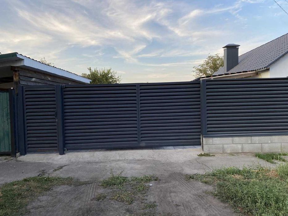 Продаж будинку з СОНЯЧНИМИ панелями та інвертором.