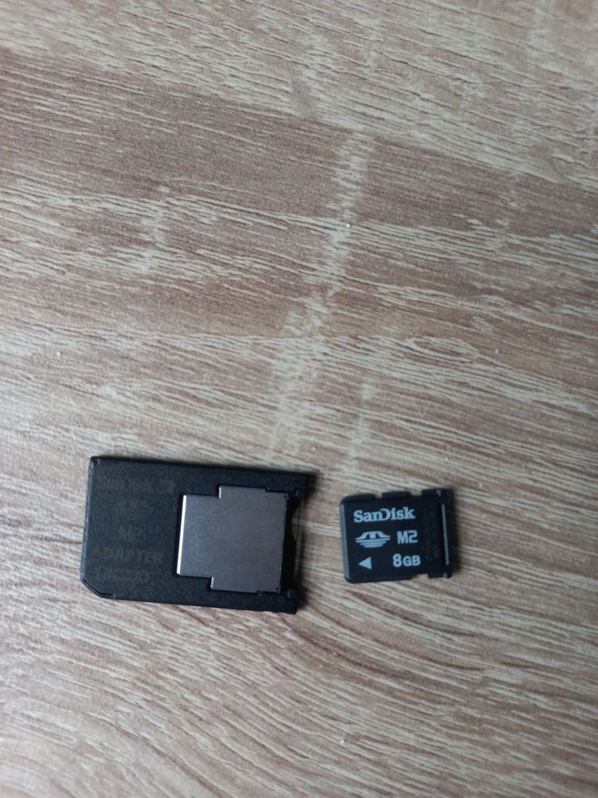 PSP + Bateria (NOWA w środku) + Karta pamięci 8 GB + Etui + Ładowarka