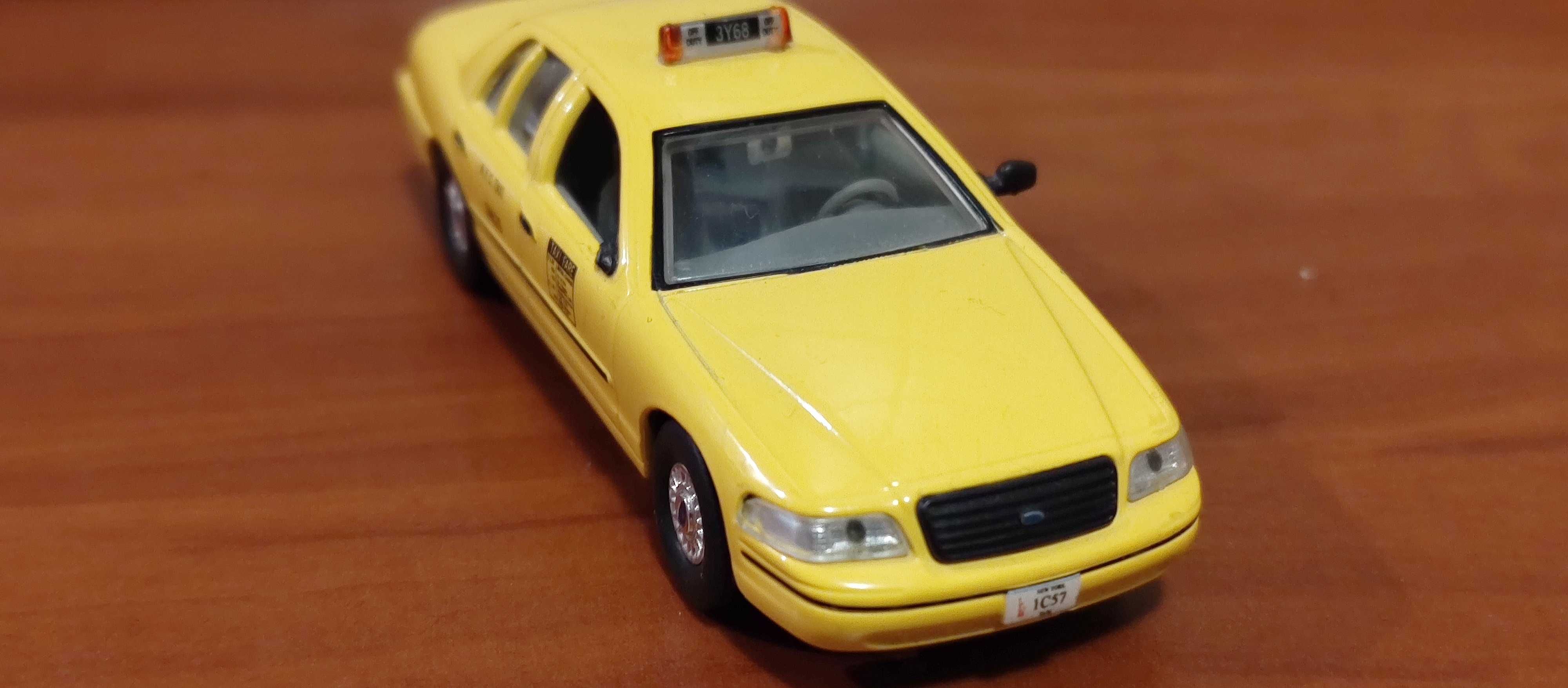 Ford Crown Taxi NYC 1992 żółta taksówka skala 1/43