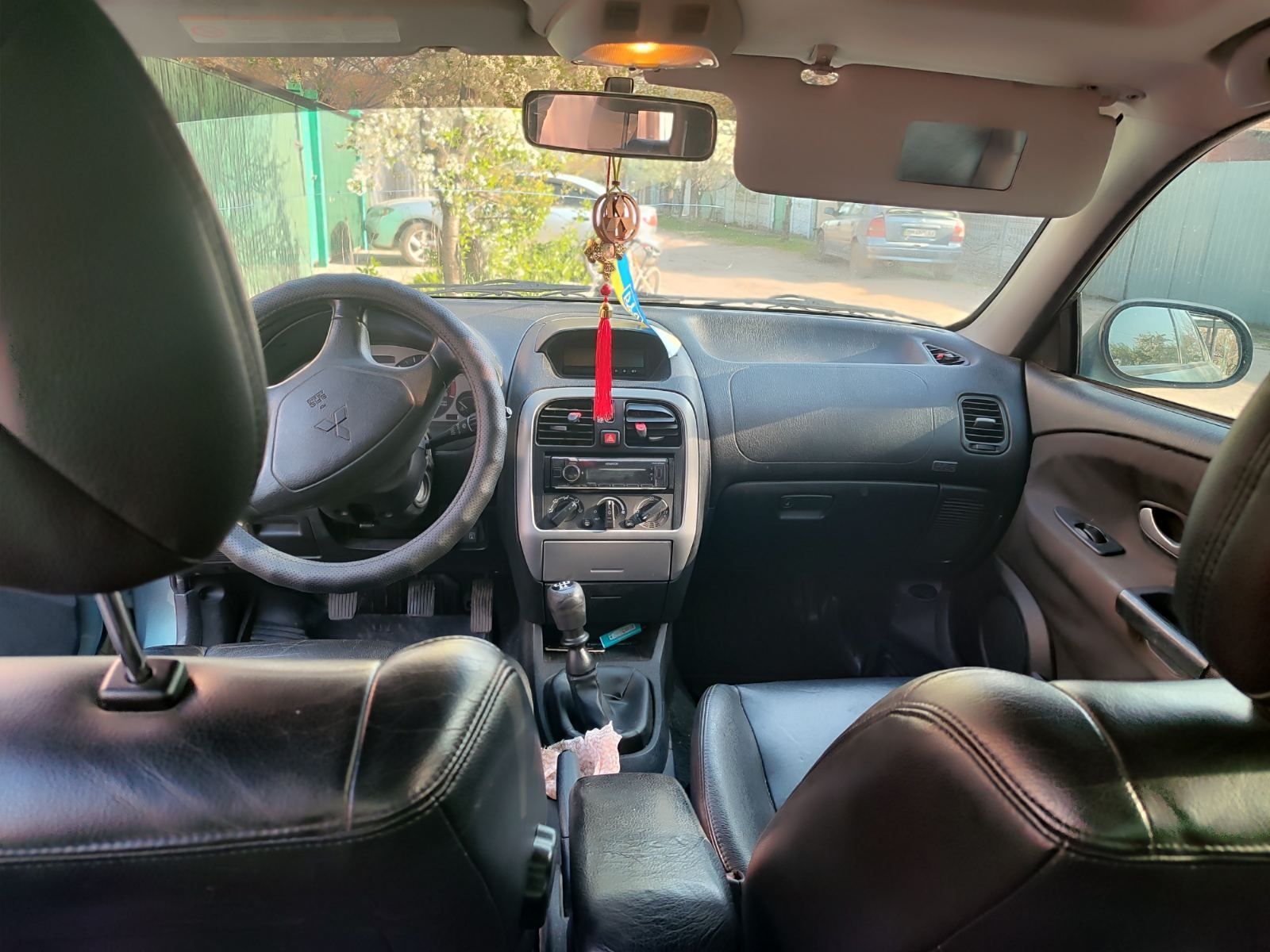 Mitsubishi Carisma ресталінг 2003
