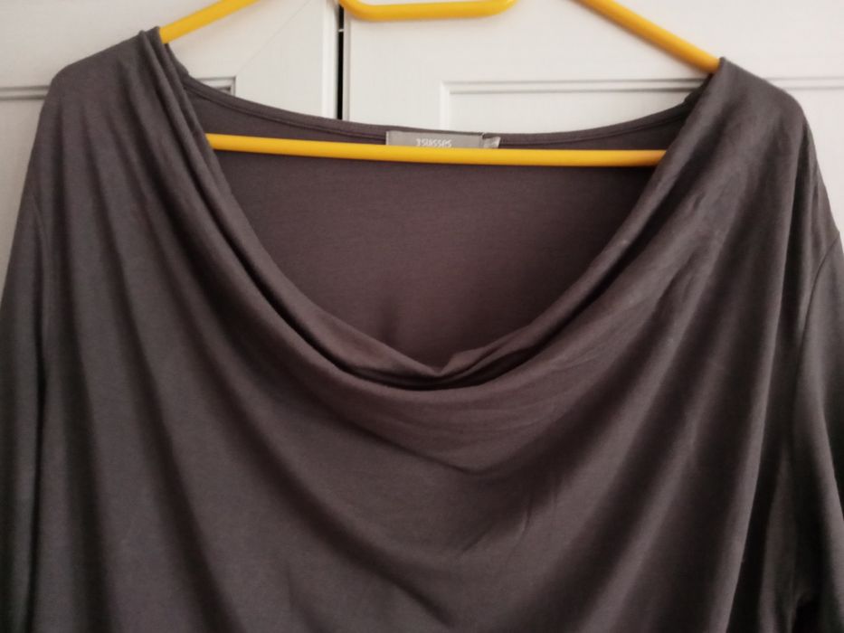 Bluzka damska z pięknie układającym się dekoltem 42/44