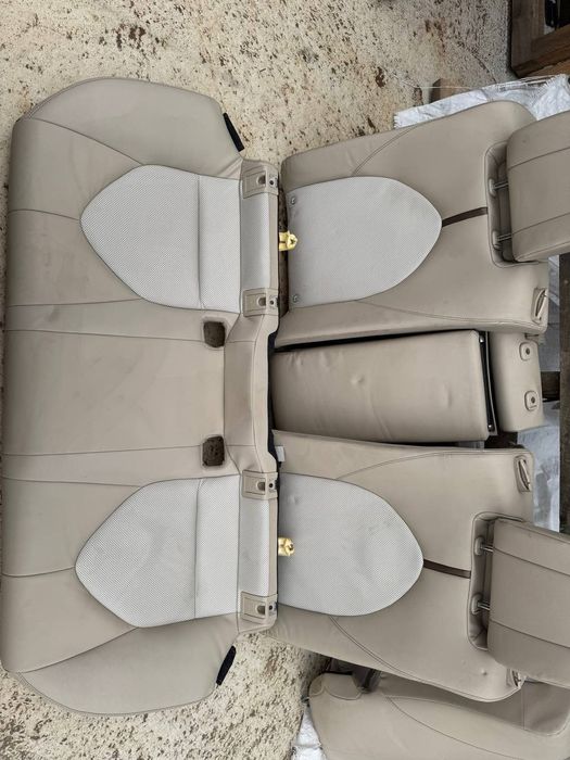 Салон шкіряний задній електропакет на Toyota Camry70 17-24 року