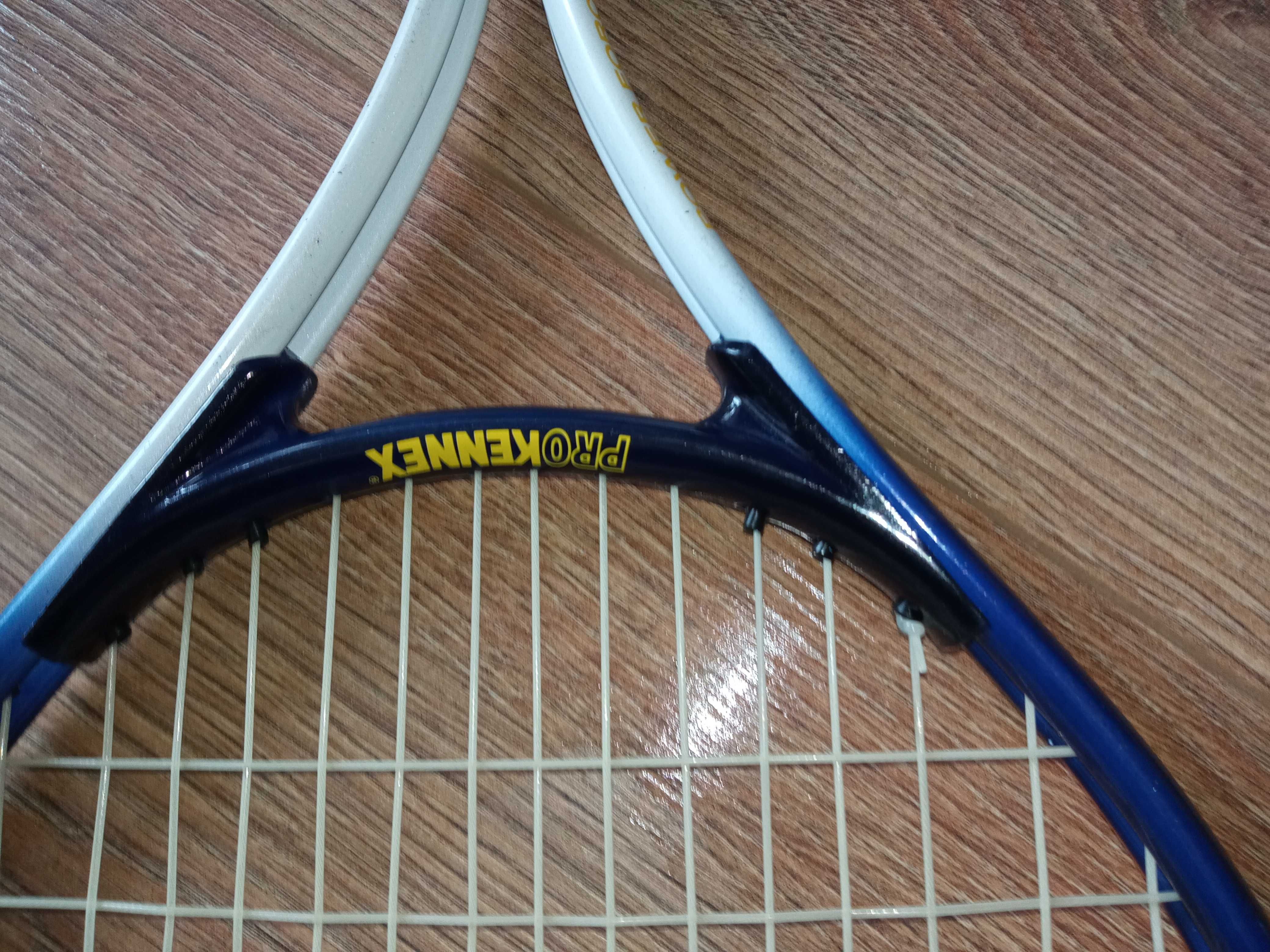 Duas raquetes de tênis