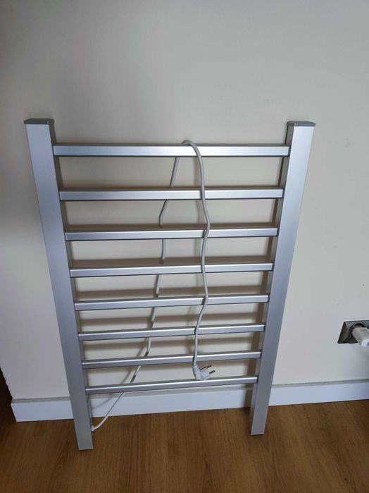 Grzejnik łazienkowy wiszący na ręczniki Smukee LL-5312, 150W